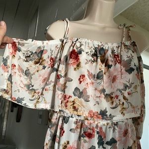 NWOT Beautiful flowered Top